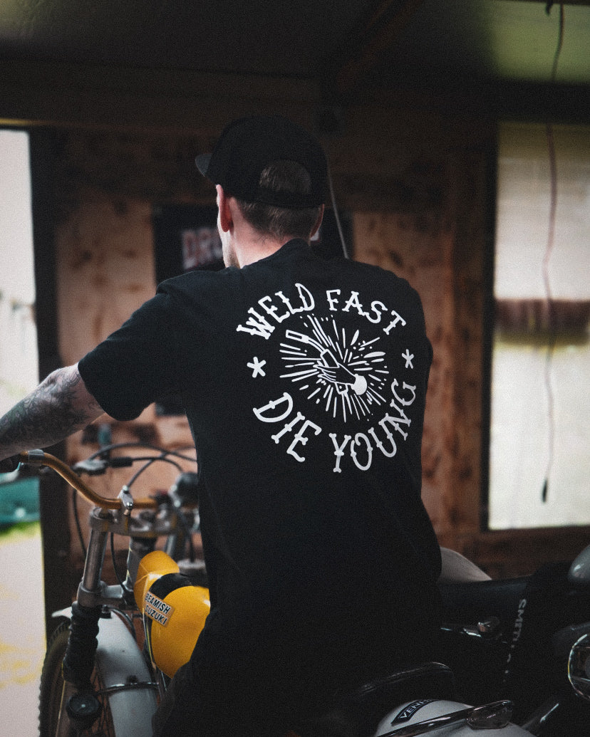 Weld fast die young tee - Black.